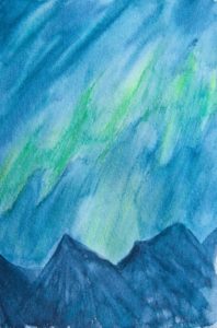 Nordlichter über Bergspitzen